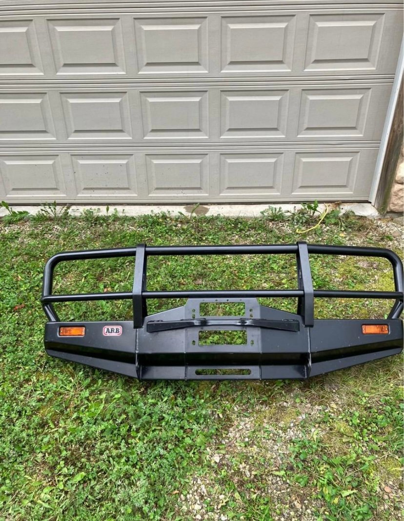 ARB Front Bumper (Model 341140 / 341150) – 1994 Toyota Land Cruiser – Near New